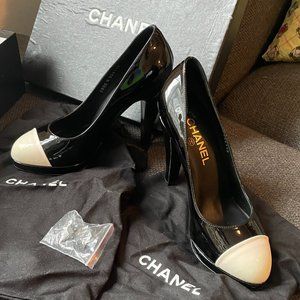 Chanel unworn like new 2006 era black and white patent heel 38.0 (US 8.0)